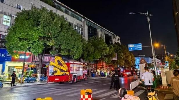 9716b19e04f72234bc13203ead2a4783